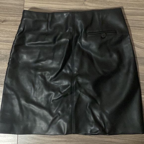 Aritzia Talula Faux Leather Skirt - Picture 6 of 6